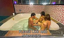 Teenager-Mädchen in einem Dreier mit Tribbing und Oralsex im Whirlpool mit echtem Drogo